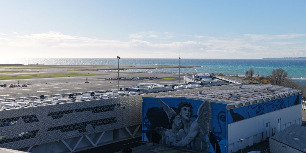 Fresque sur b&acirc;timent de l'extension du terminal 2